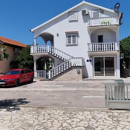 Apartmani Ira Vir Buitenkant foto