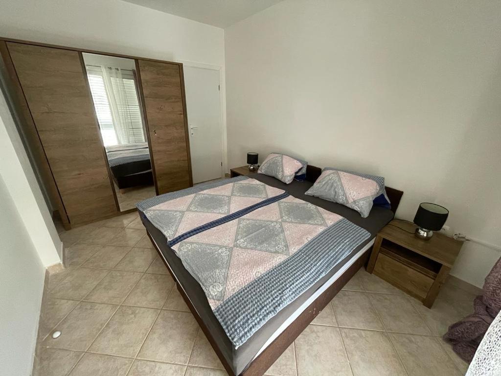 Apartmani Ira Vir Buitenkant foto