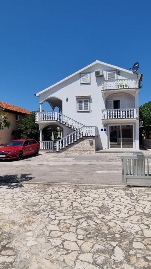 Apartmani Ira Vir Buitenkant foto