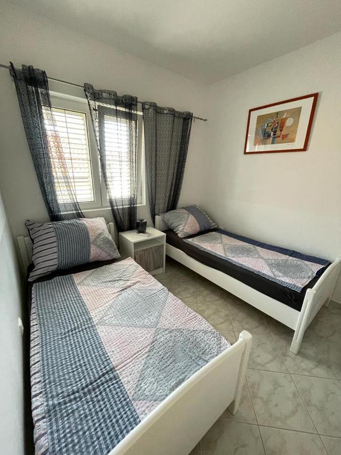 Apartmani Ira Vir Buitenkant foto