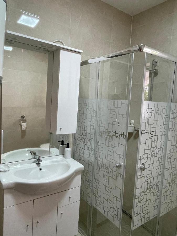 Apartmani Ira Vir Buitenkant foto