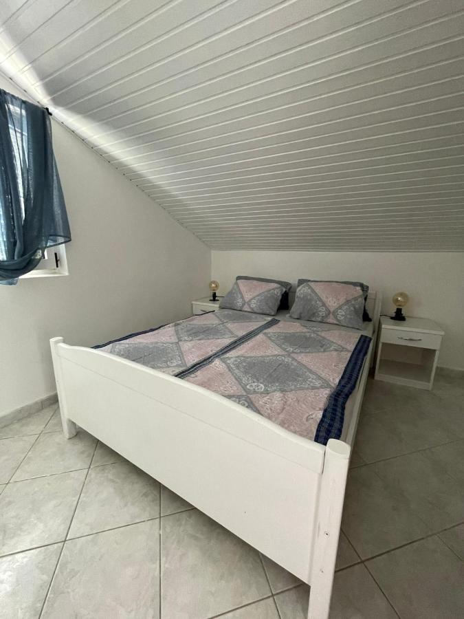 Apartmani Ira Vir Buitenkant foto